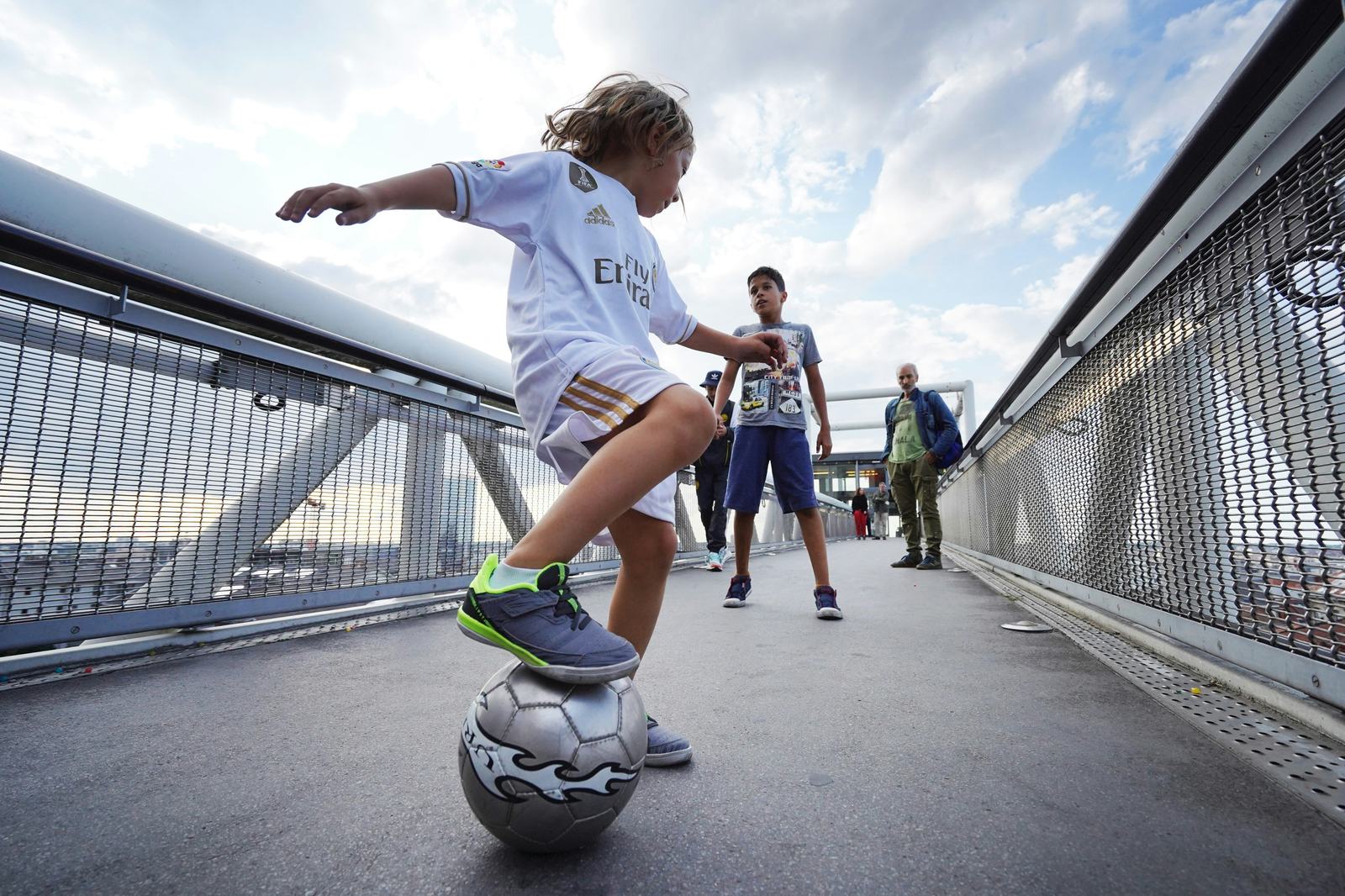 新天天彩票 · 团队 · 协作瞬间